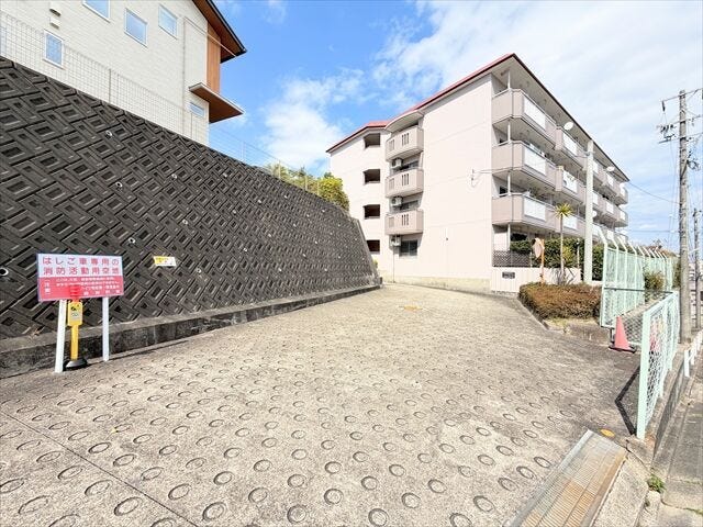 【駐車スペース入口】