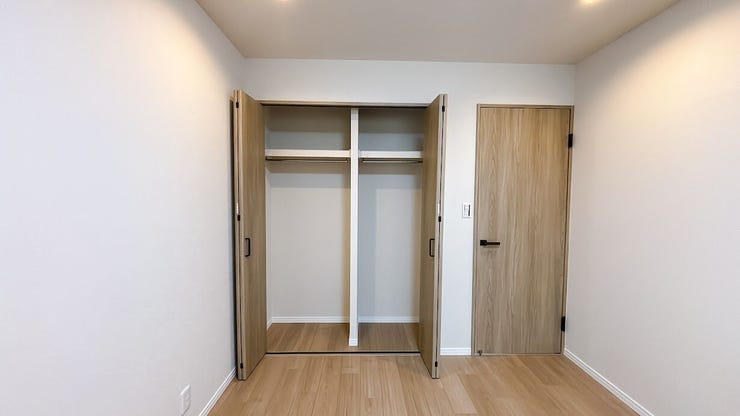 小物から大きな荷物まで収納ができ、お部屋を広く使って頂けます◎