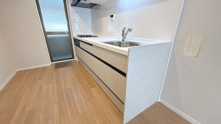 大きなシンクと調理台で、キッチンでの作業がはかどります♪