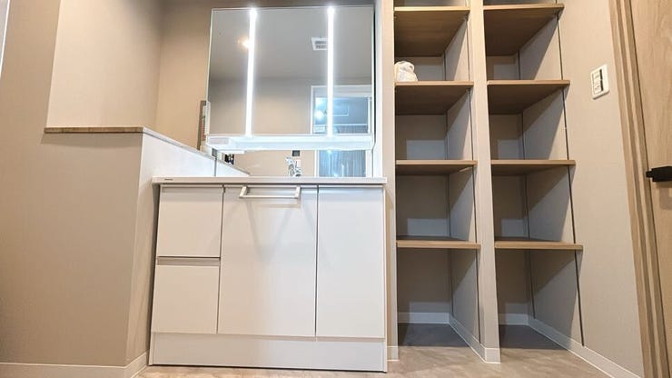 収納スペースがたくさんある洗面台です。