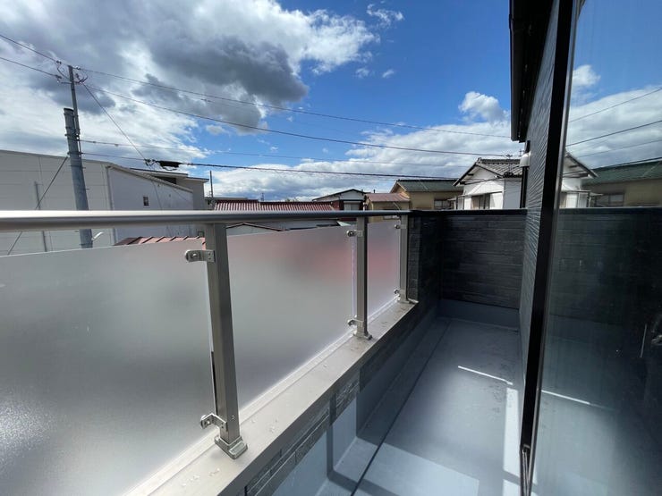 ◇バルコニー◇
南向きバルコニー♪
陽当たりが良く洗濯物が良く乾きそうです♪