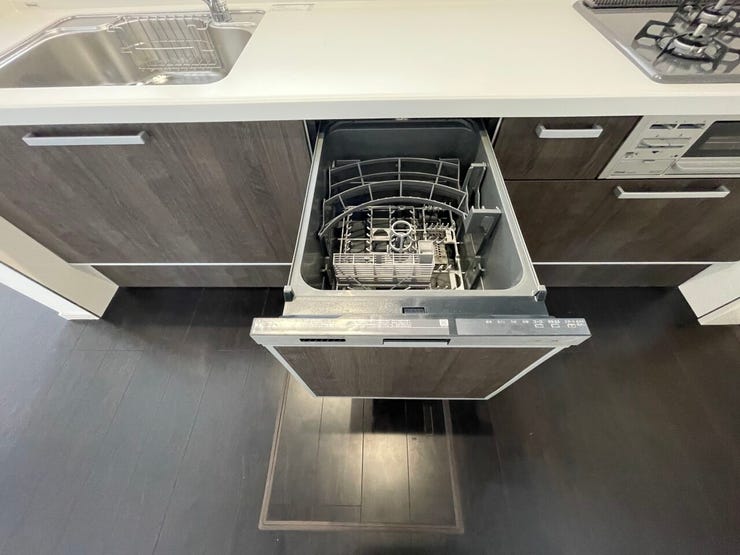 ○食器洗浄乾燥機○
キッチンには嬉しい食洗機付き♪
家事の時短や手荒れの防止、節水などメリットいっぱい♪