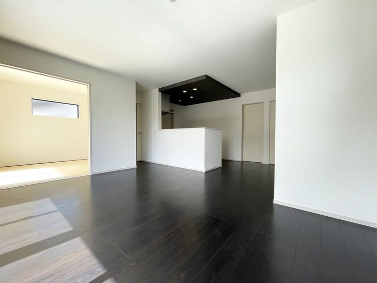 ◇リビング◇
開放感のあるリビングです♪
一家団欒の時間が増えそうですね♪