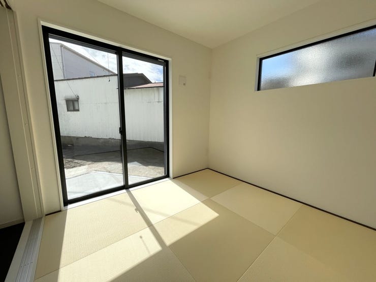 ◇和室◇
収納スペース付きの十分な広さの和室です♪
客間としてもご利用いただけます♪