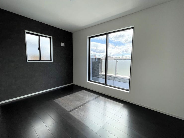 ◇洋室7帖◇
ゆとりのある広さです♪
アクセントクロスがおしゃれです♪