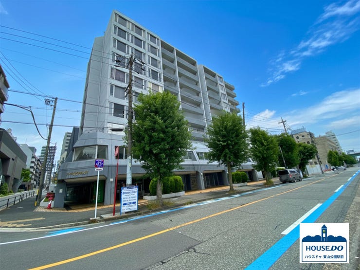 【外観】
東山線・鶴舞線「伏見駅」まで徒歩約10分。
桜通線「国際センター駅」まで徒歩圏内。3路線利用可!ショッピングセンターまで徒歩約3分!
保育園、小学校が徒歩約4分圏内、とファミリー層におすすめです。