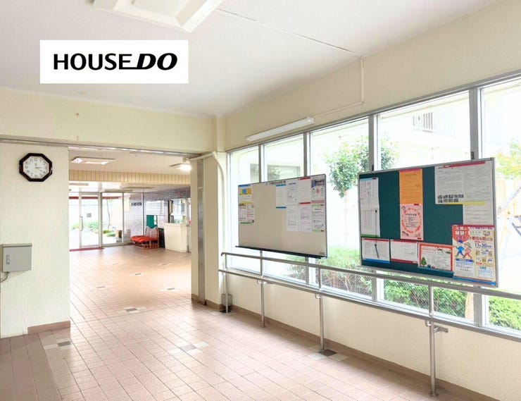 明るいロビーで掃除も行き届いております◎