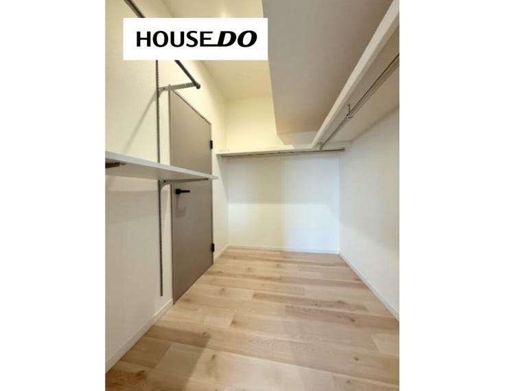 衣類や季節物をまとめてしまえるウォークインクローゼット付き。お部屋をすっきり保ちながら、暮らしにゆとりが生まれます。