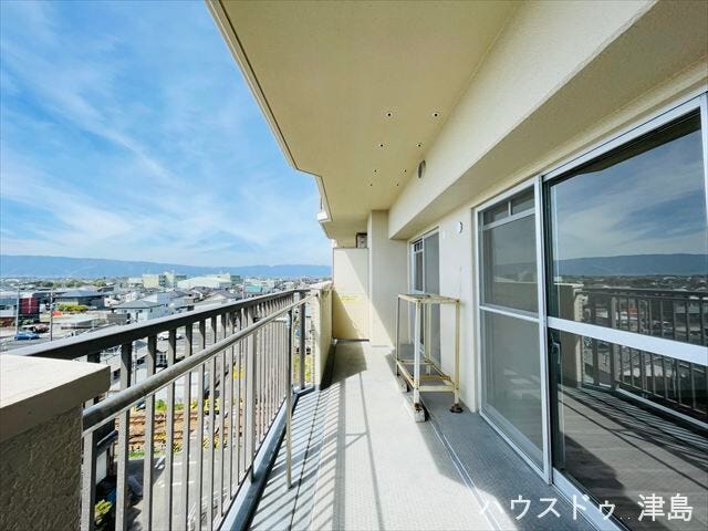 洗濯物もしっかり干していただける広さです。晴れた日にはお布団も気持ちよく干せそうです。