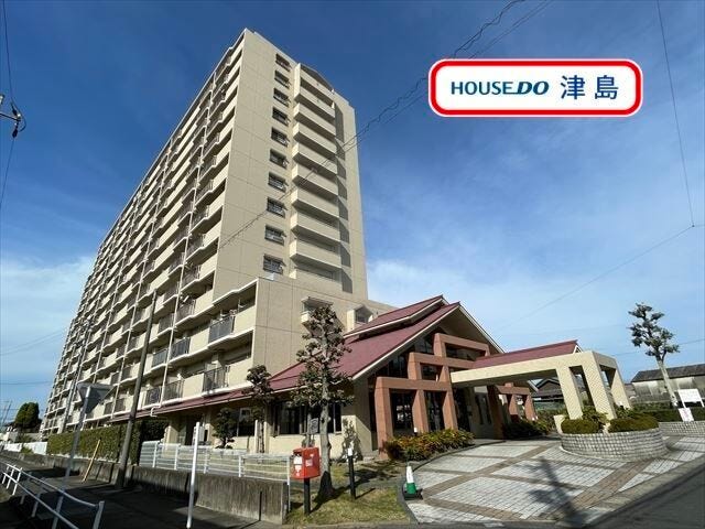 【外観】
1995年1月築の14階建てマンションの5階。名鉄渕高駅徒歩6分と通勤通学に便利な立地。2026年3月、クロスなどリフォーム済。