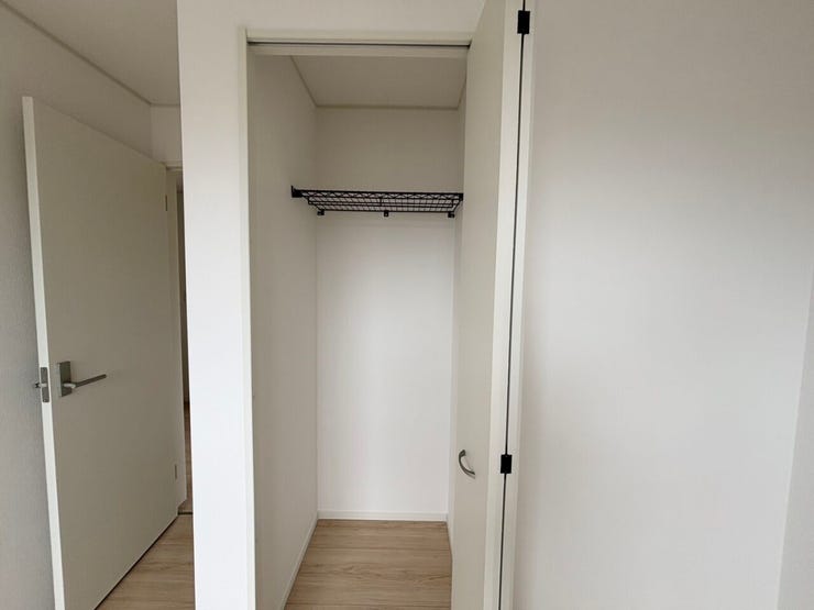 全室に収納を備えており、どの部屋もすっきり片づけやすい間取り。生活動線が整い、日々の暮らしが快適になります。