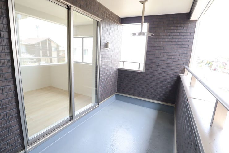 バルコニー 同仕様
南向きバルコニー♪
日当たり良好です♪