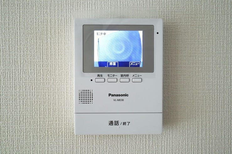 モニター付きインターホン 同仕様
訪問者の顔が確認できるのでお子様の留守番も安心ですね♪