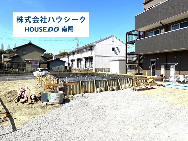 【外観】
3月17日撮影♪
近隣に同メーカーの完成建物がございますので、いつでも案内可能です♪
当日のご案内もOK!平日はお仕事帰りの時間でもOK!