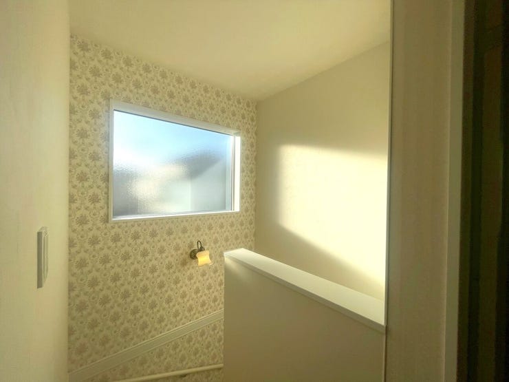 アンティーク感のある壁紙と照明
一つひとつにこだわりが感じられます。