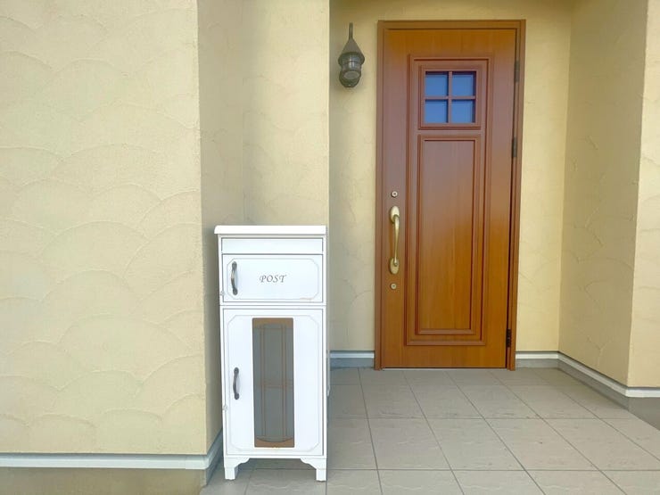 家の『顔』でもある玄関。
お客様を気持ちよく迎え入れます。
元気に出かけて、毎日、家に帰るが楽しみになるような玄関です。