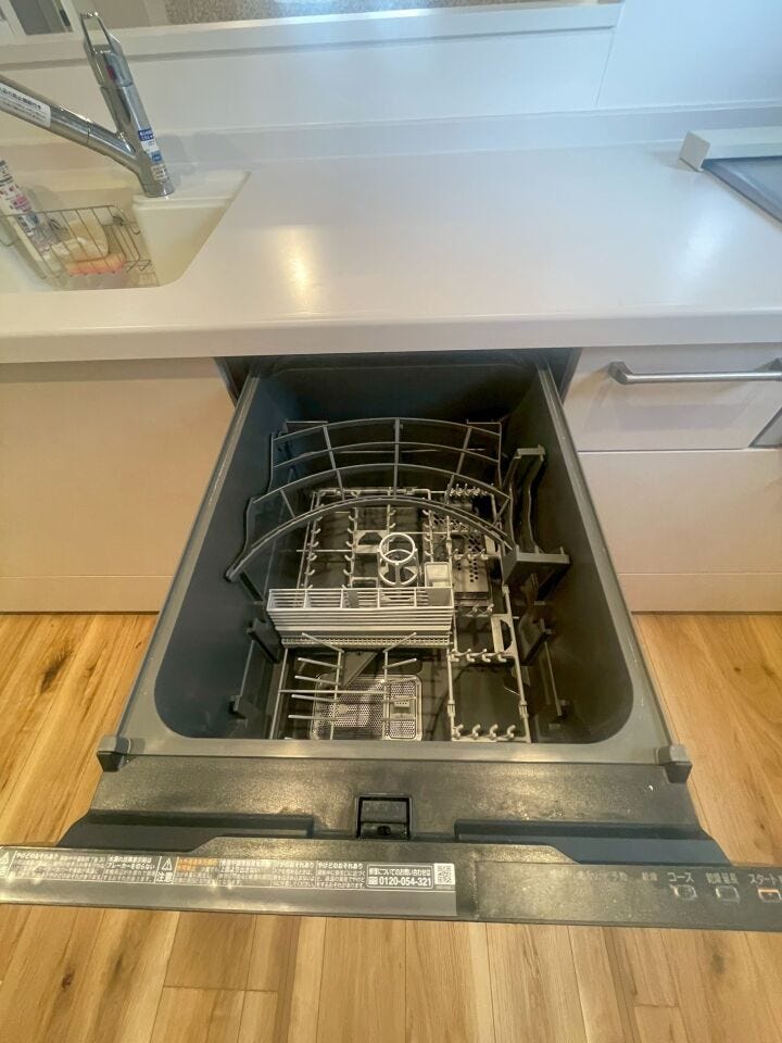 食器洗浄乾燥機
時短で家族の時間が増えそうですね♪
主婦の強い味方!手荒れの防止にも役に立ちます!