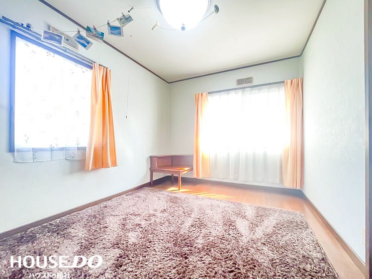 3面採光で明るく広々とした寝室。ウォークインクローゼットもあります☆