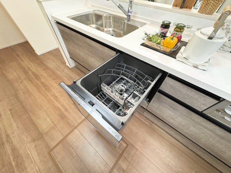 【kitchen】家事の時短に便利な食洗機付き。手洗い不要で毎日の負担を軽減します。