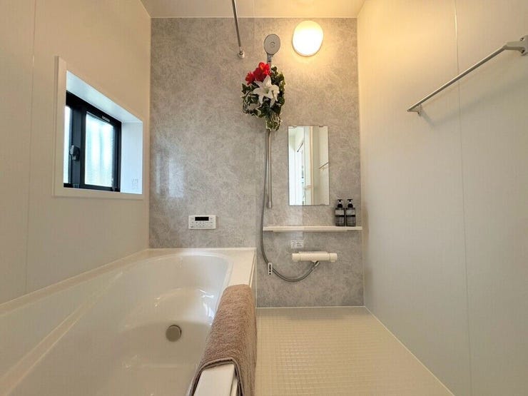 【Bathroom】お子様とのバスタイムにも十分な広さがあり、掃除も簡単にできます。