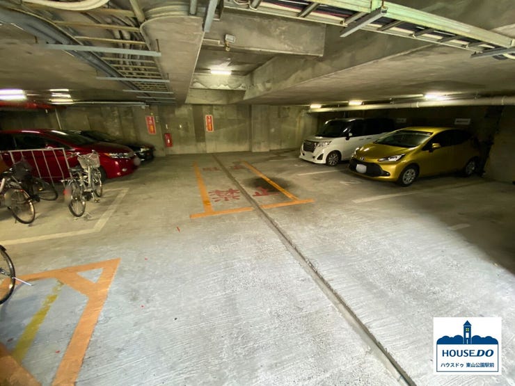 屋内式平面駐車場の様子