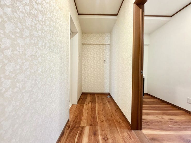 脱衣所、洗濯機置き場も広々としてて安心です♪