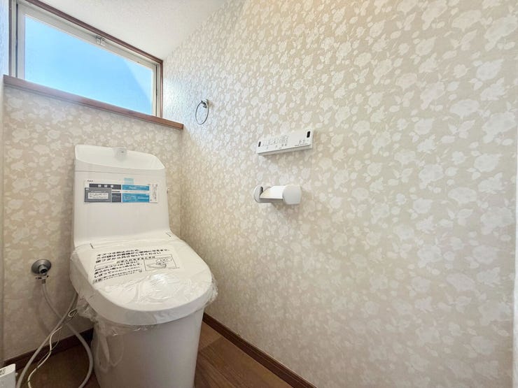 トイレも新品に交換済みです♪