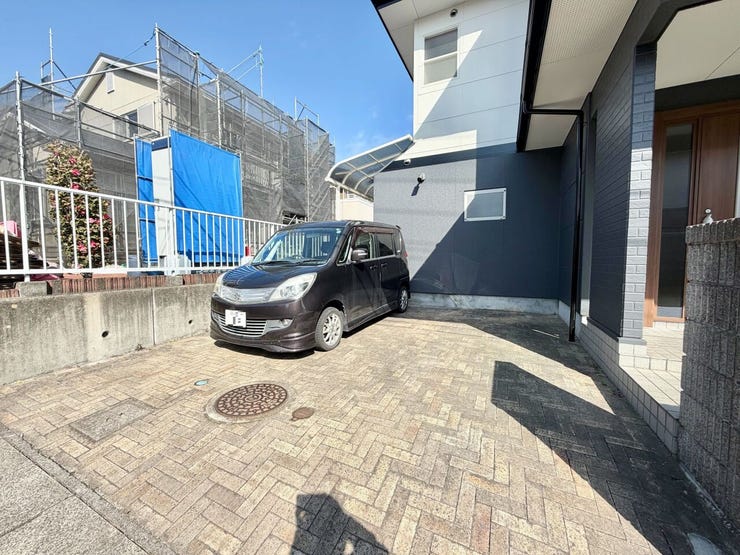お車並列駐車2台可能です♪