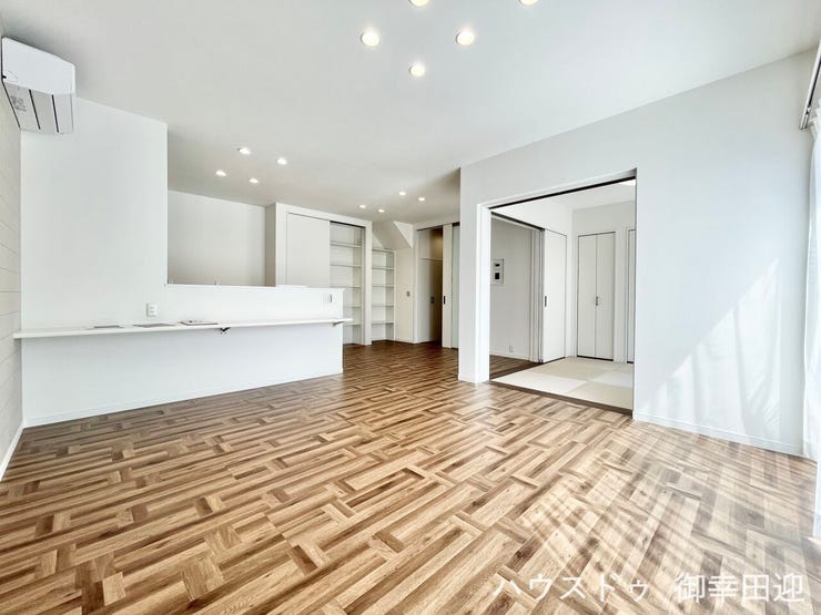 ■安らぎと笑顔の中心地■陽光が優しく降り注ぎ、会話が自然と弾む。ここでは、毎日が特別な時間へと変わります。