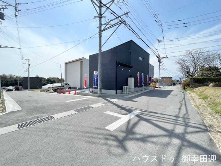 ■理想を叶える新しい暮らしの舞台■高いデザイン性と機能性を兼ね備えた住まい。ここで、家族の新しい物語が始まります。