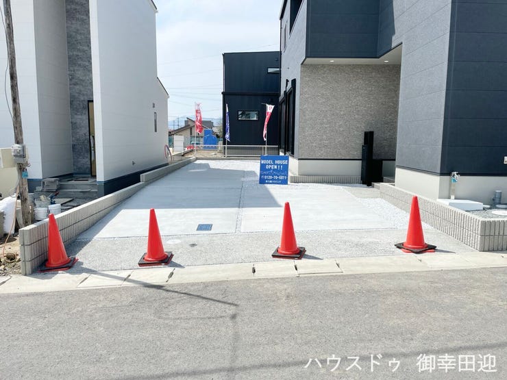 ■車と趣味の幅が広がる場所■単なる駐車スペースではない、洗車やタイヤ交換、DIYにも使える多目的な屋外スペースです。