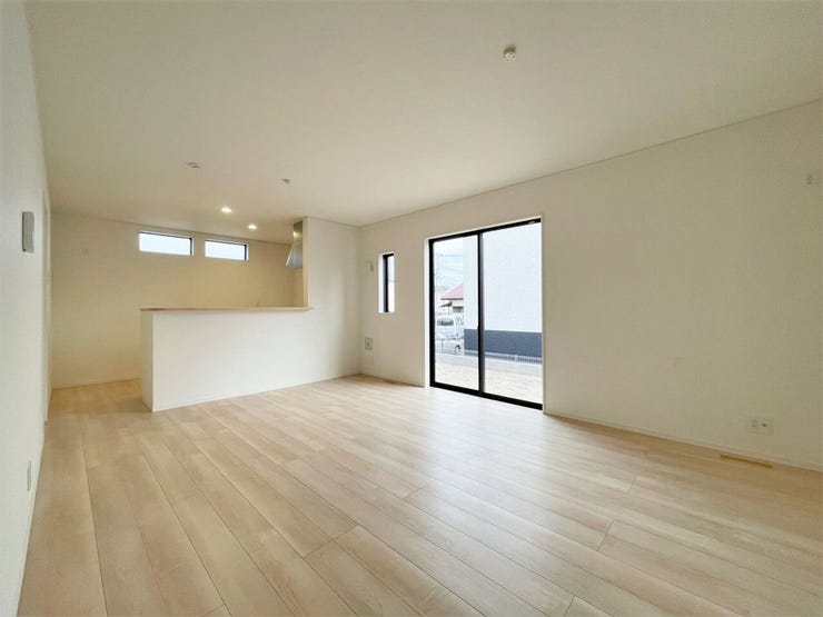 【同型写真(リビング)】
同ビルダー参考写真