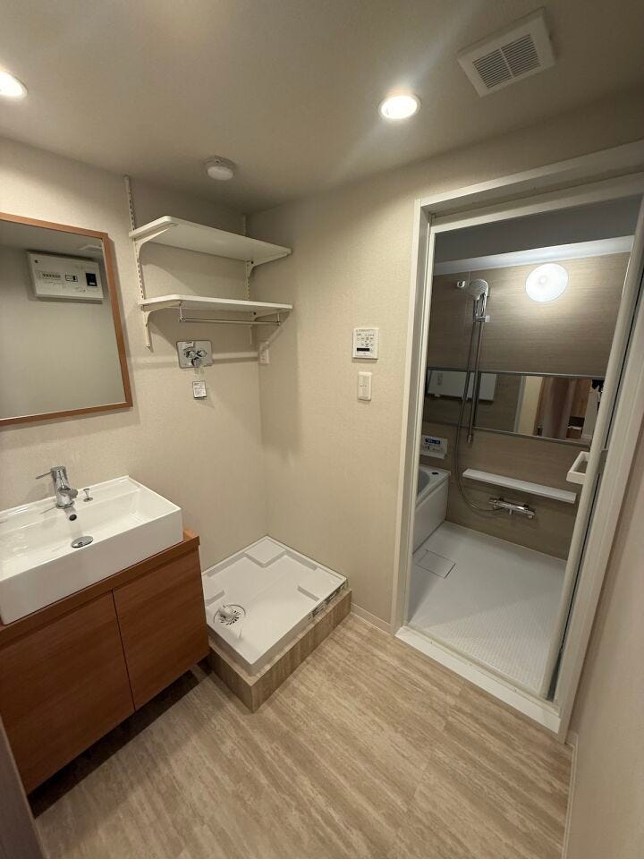 【新規交換】一日の疲れを癒やす清潔感あふれるバスルーム。追い焚き機能も完備。