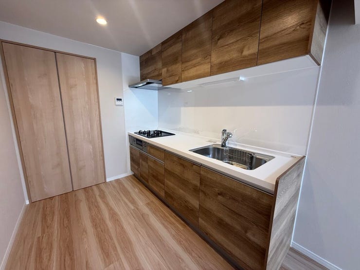 【新規交換】ぬくもりある木目調のデザインが魅力。料理が楽しくなるシステムキッチン。