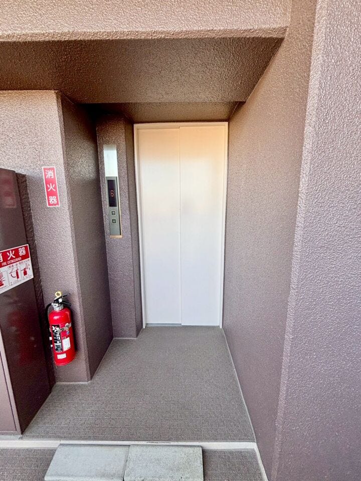 エレベーター完備のため11階のお部屋でも楽々移動が出来ます♪