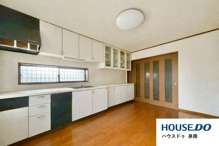 大きなシンクと調理台で、キッチンでの作業がはかどります♪