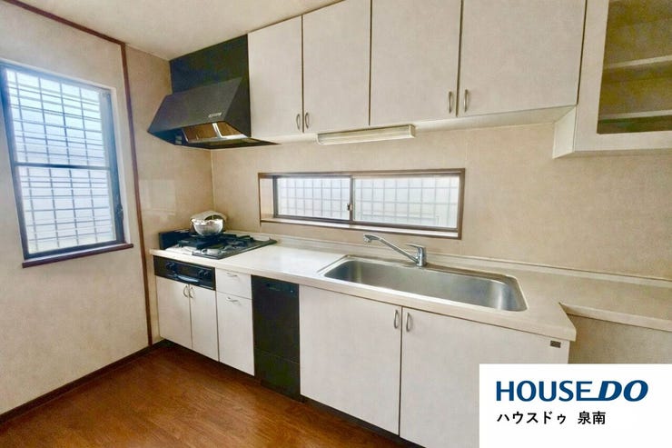 大きなシンクと調理台で、キッチンでの作業がはかどります♪