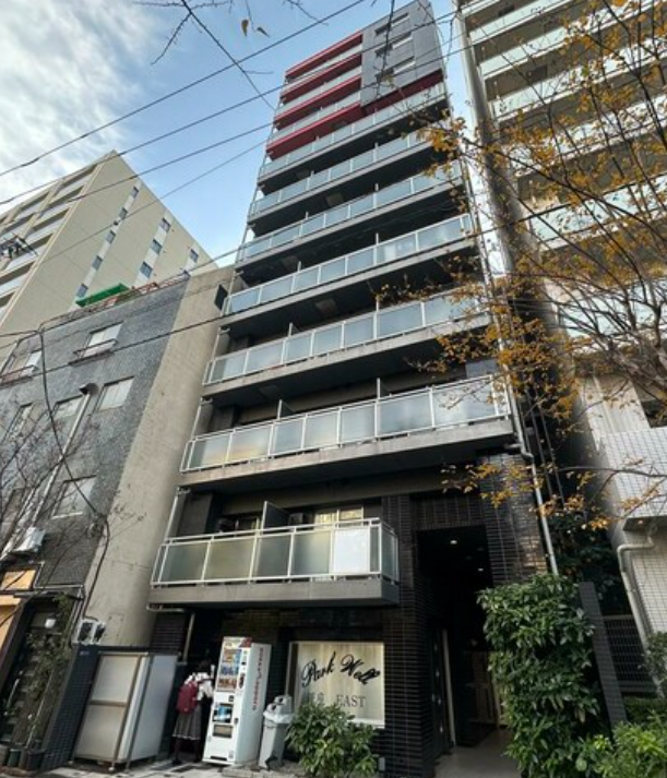【外観】
築地にそびえるマンション