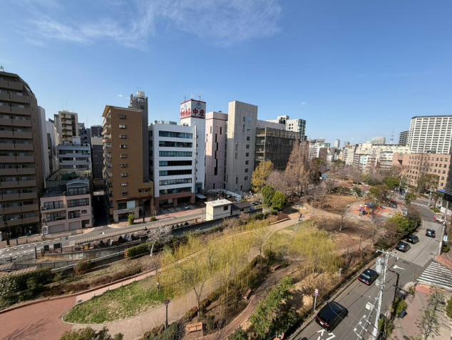 緑と街並みを同時に楽しめる心地よいビュ-