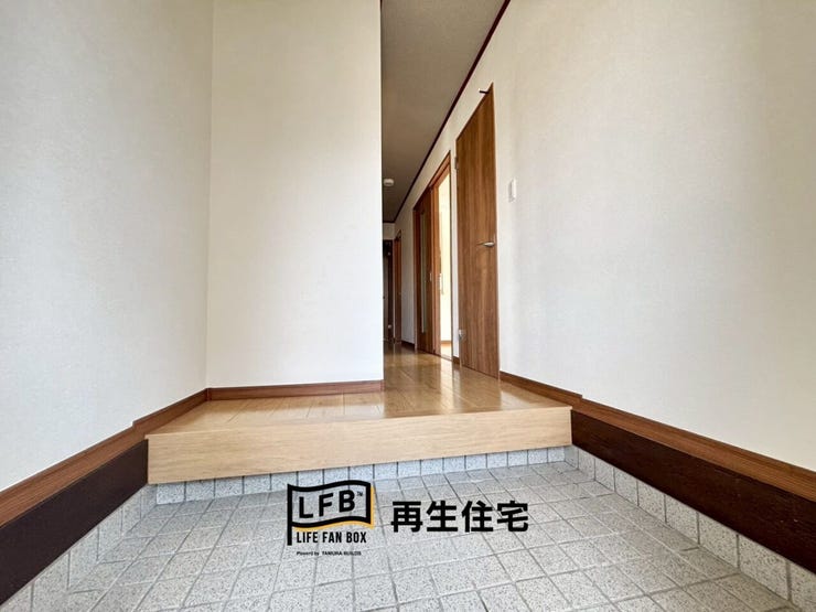 木のぬくもりを感じる明るい玄関がお出迎え。