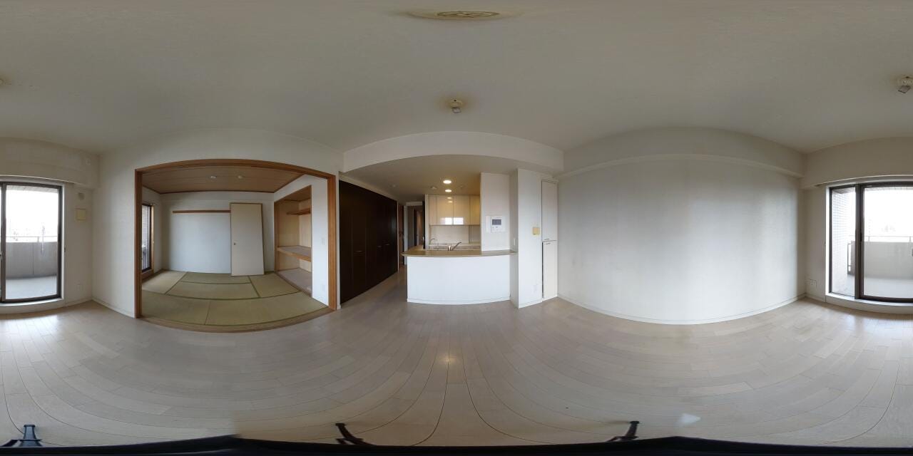 家族のコミュニケーションを育むカウンターキッチンを備えた居住空間です。隣接する和室と一体的に利用するなど、多様な用途に合わせて自在な空間づくりが可能です。