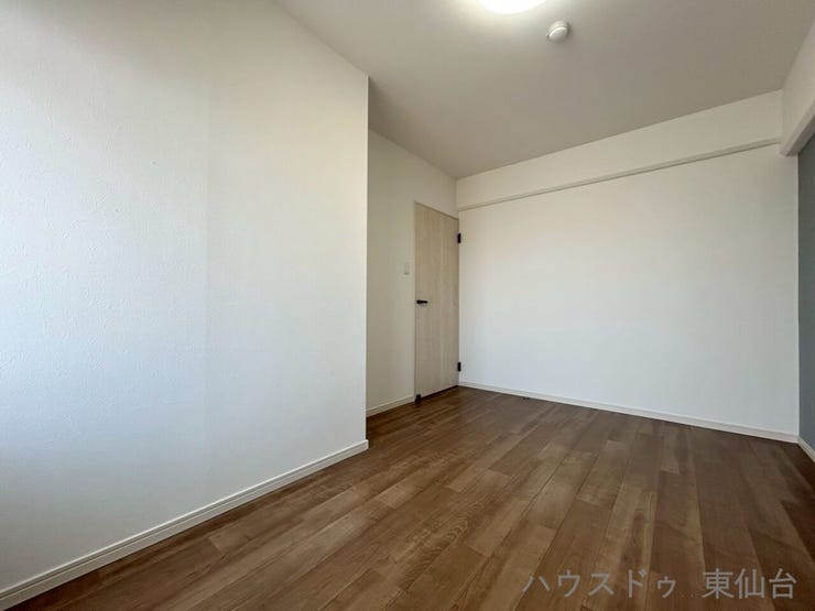 5.8帖の洋室です♪お掃除も楽々なフローリングです♪