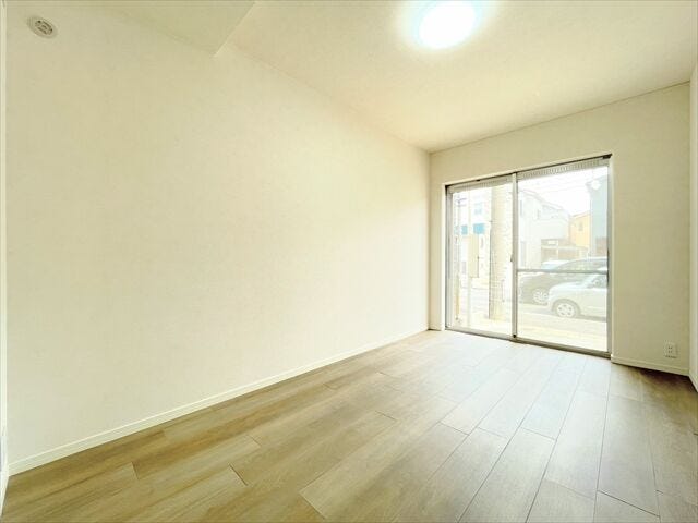 全室フローリング仕様でお手入れが簡単です。掃除がしやすく、清潔感のある明るい住空間を実現しています。