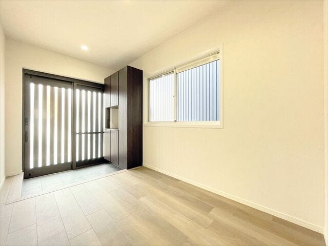 行きも帰りも、家族をやさしく送り出し、出迎える玄関です。毎日の暮らしをあたたかくしっかり見守ってくれます。