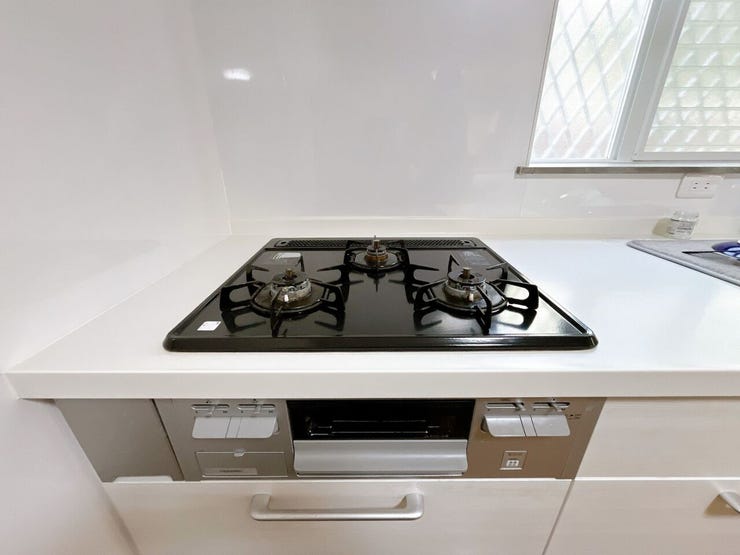 3口コンロなので同時に調理ができ、お料理もはかどります。