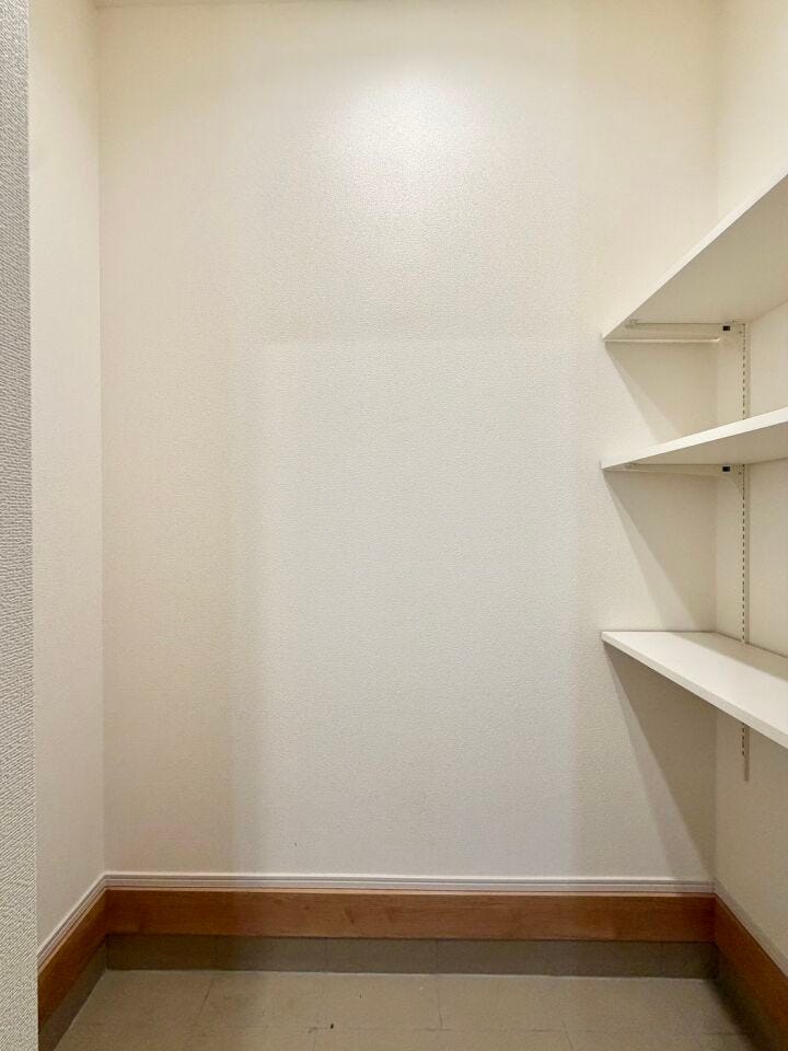 〈シューズインクローク〉ベビーカーはもちろん、お子様の砂場グッズや、屋外で使うスポーツ道具の収納場所としても活用できます。