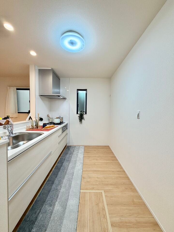 キッチンまわりも広さを意識して設計しましたので、動線が比較的スムーズです。