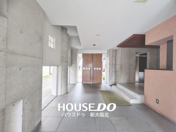 ■デザイン性の高い清潔感溢れるエントランスです!
■オートロック付の為、防犯面も安心ですね!