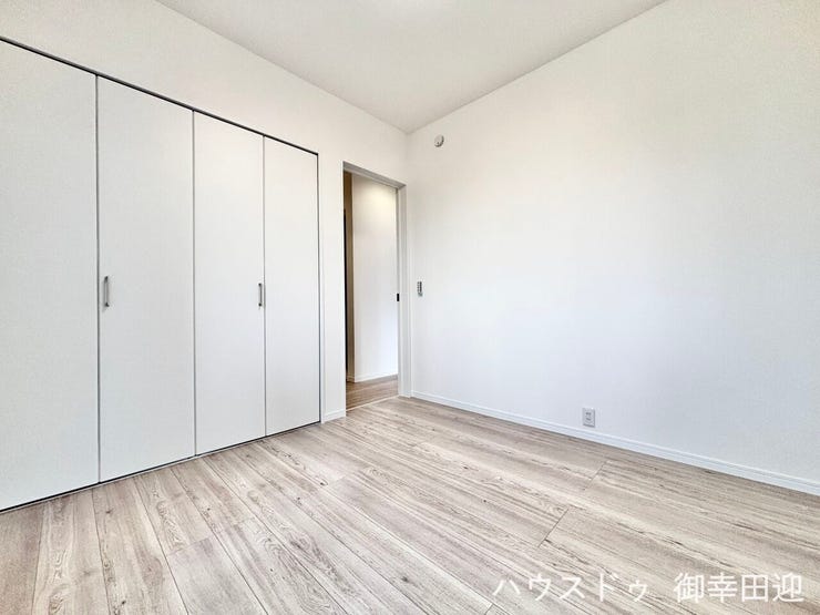 ■2階4.5帖洋室■寝室、書斎、趣味の部屋。家族の成長やライフスタイルに合わせ、様々な使い方ができる快適な空間です。