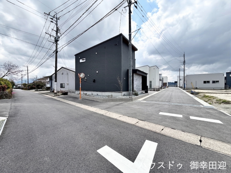 ■理想を叶える新しい暮らしの舞台■高いデザイン性と機能性を兼ね備えた住まい。ここで、家族の新しい物語が始まります。